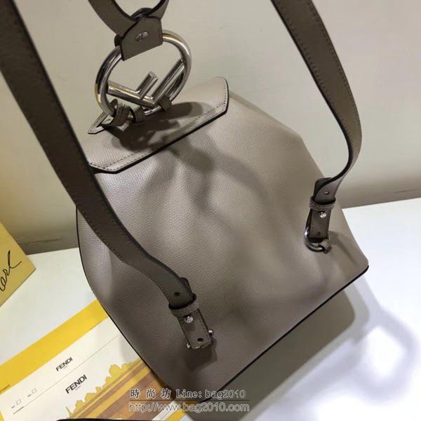 FENDI女包 BACKPACK新款 女士雙肩包 頂部金色五金裝飾 芬迪女背包  fdz2052